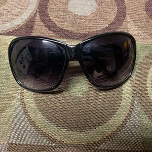 Jessica Simpson sunglasses